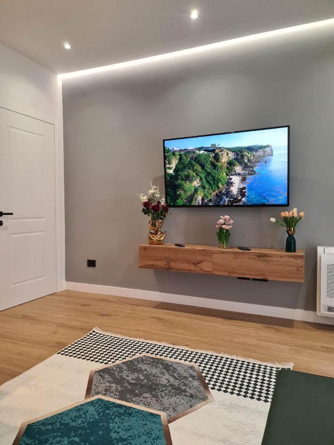 Grey Luxury Apartment Gjirokastër Екстериор снимка